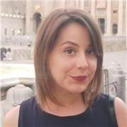 Laureata in economia impartisce lezioni di economia aziendale, finanza aziendiale e ragioneria